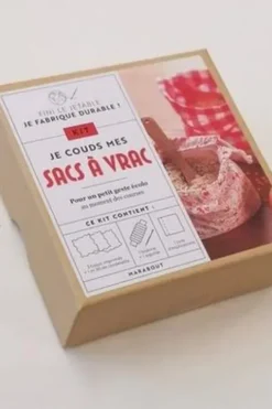 Kit Fini le jetable, je fabrique durable ! Je couds mes sacs à vrac. Le livre d'explications avec 3 tissus imprimés, 1m30 de cordelette, 1 bobine et 1 aiguille, Juliette Michelet