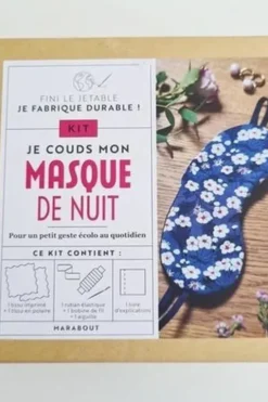 Kit Je couds mon masque de nuit. Avec 1 tissu imprimé, 1 tissu polaire, 1 ruban élastique, 1 bobine de fil, 1 aiguille, Juliette Michelet