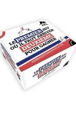 Le premier jeu où il faut arriver deuxième pour gagner. 160 cartes, 1 livret, 1 dé et 50 médailles, FFL